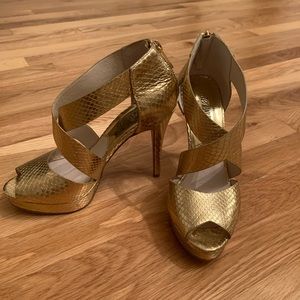 Gorgeous gold Michael Kors Jet Set sandals